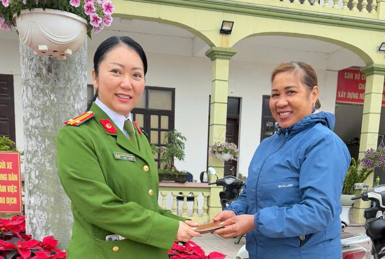 Phường Hưng Đạo: Nhặt được ví tiền, Tổ trưởng tổ An ninh cơ sở nhanh chóng trả lại cho người đánh rơi